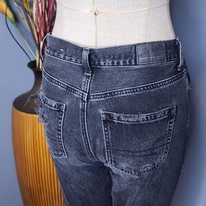 American Eagle Ripped Mom Jean Size 00